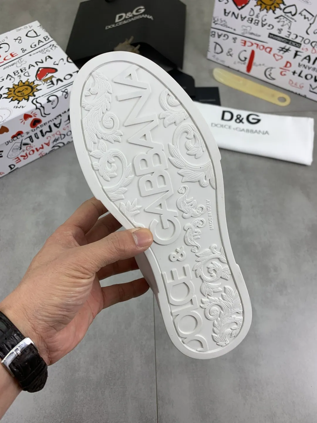 Men's shoes 💰P520💰 [New model] The latest hot style, top original quality, the official website is synchronized with "DOLCE&GABBANA [Dolce & Gabbana] ~ High quality." The effect is low-top casual DG men's shoes, loved by many celebrities, using high-end imported first-layer calfskin with punched logo design + cowhide feet, simple and elegant, perfectly interpreting the latest inspiration for shoes, integrating classics and fashion, luxury dreams, and fashion. Suitable for drivers, light and comfortable to drive, light and breathable for outdoor travel, high-end quality, trustworthy, 3️⃣color🉑️choice! Code number: 38-46